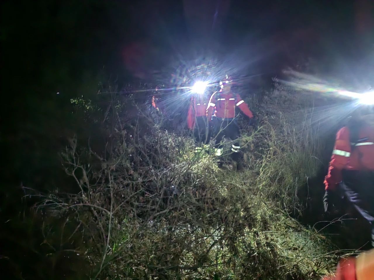 两天，三起，四人  登山救援队冒雨两天救出4个驴友